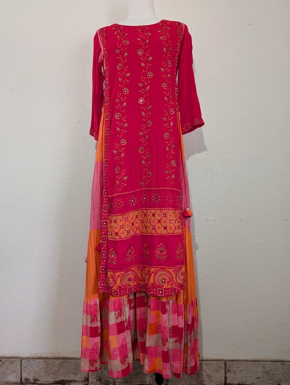 Pink & Orange Rmbroidered Kurta with Floral and Geometric Designs Small Dress.
